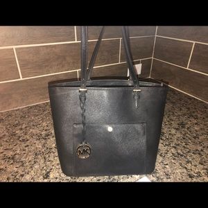Black Micheal Kors handbag